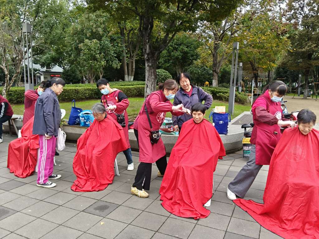 志愿服务暖初冬，96345“契约集市”进稽山获赞无数